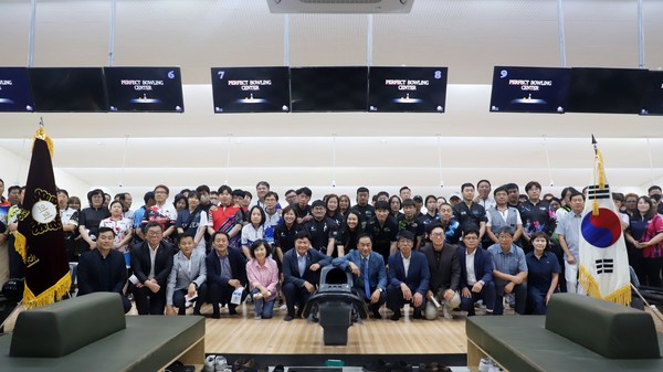 ▲ ‘2023 평택시의회 의장기 볼링대회’ 기념촬영.