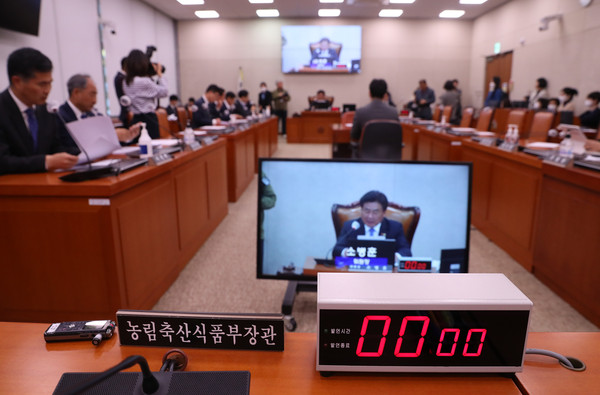 ▲ 여당과 정부측 불참속 진행된 국회 농해수위. /뉴시스