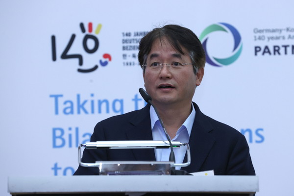 ▲ 한독 미래산업 협력포럼에서 발표하는 이동환 고양특례시장.