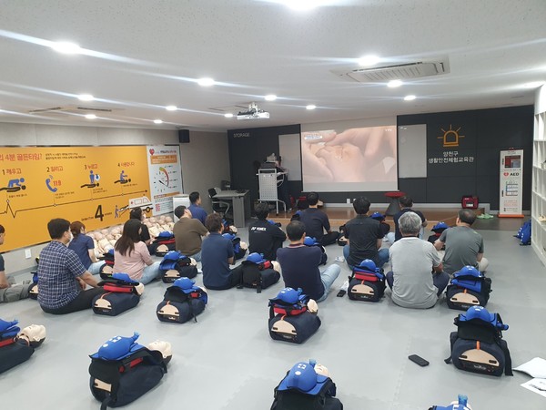 ▲ 외상응급처치교육 진행 모습.