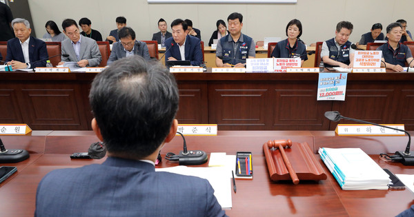 ▲ 27일 세종시 정부세종청사에서 최저임금위 8차 전원회의가 열리고 있다. /뉴시스