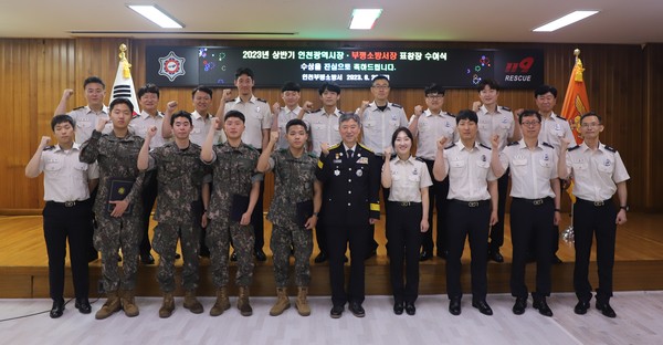 ▲ 부평소방서, 장기근속·업무유공자 표창장 수여식 단체사진.