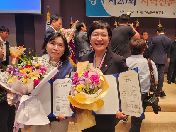 ▲ 경기도의회 이채명·황세주 의원 수상 사진.