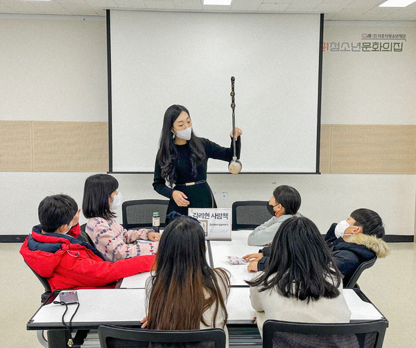 ▲ 시흥시 학교에서 만나는 사람책 프로그램 운영 모습.