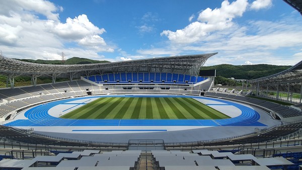 ▲ 용인미르스타디움 전경.