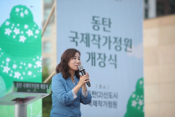 ▲ 개장식 인사말을 하고 있는 화성시의회 김경희 의장.