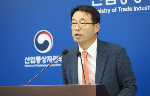 ▲ 강감찬 산업통상자원부 투자정책관 직무대행이 4일 세종시 정부세종청사에서 2023년도 상반기 외국인직접투자 동향을 발표하고 있다. /뉴시스