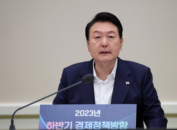 ▲ 윤 대통령, 하반기 경제정책 방향에 관한 비상경제민생회의 주재하는 모습. /뉴시스
