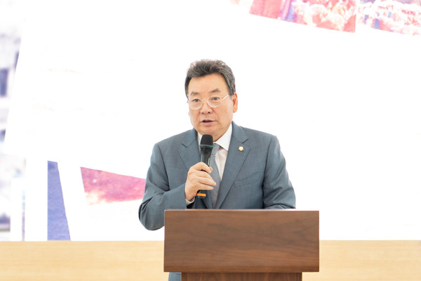 ▲ ‘리마인드 강남 특별전시 개막식’ 인사말하는 김형대 의장.
