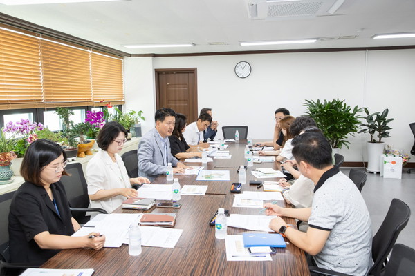 ▲ 강범석 인천서구청장이 검단 주민단체와 간담회를 진행하고 있다.
