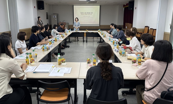 ▲ 안산시 중장년 발굴지원사업 설명회 개최 모습.