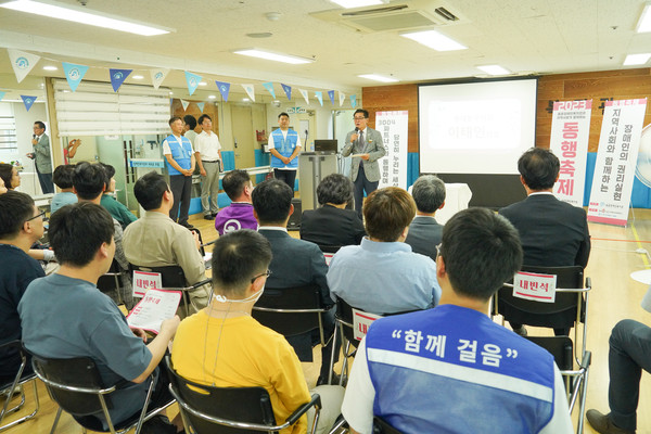 ▲ 동문장애인복지관 동행축제 참석한 이태인 의장.