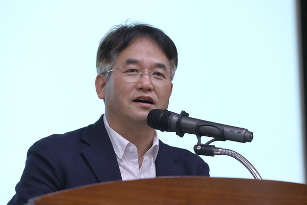 ▲ 이동환 고양시장이 고양실버인력뱅크 노인일자리 전문가 포럼에서 발언하고 있다.