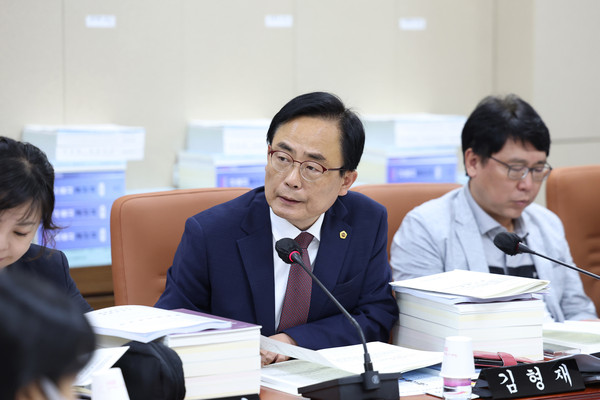 ▲ 예산결산특별위원회에서 질의하는 김형재 시의원.