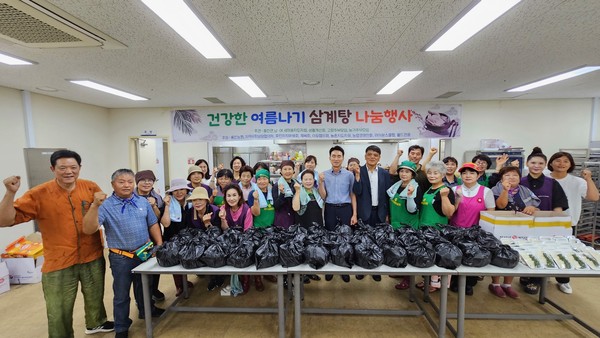 ▲ 여주시 흥천면 건강한 여름나기 삼계탕 나눔행사 개최 모습.