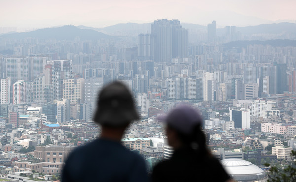 ▲ 서울 남산에서 바라본 도심 아파트. /뉴시스