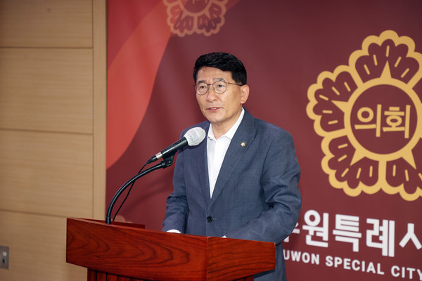 ▲ 소통 간담회 진행하는 김기정 의장.