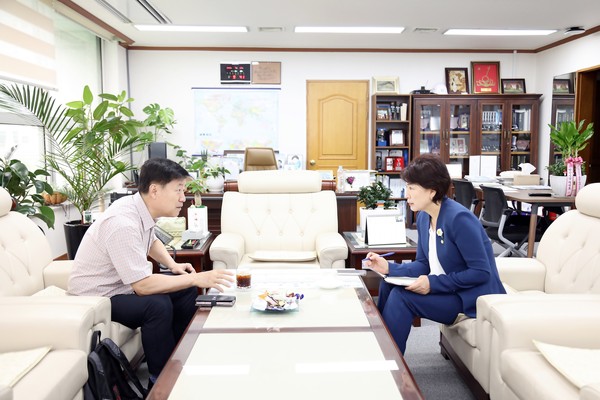 ▲ 런던 킹스턴구 로버트 김 의원 접견 모습.