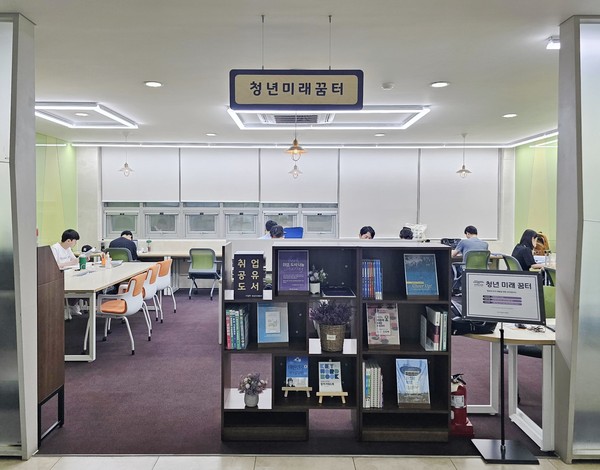 ▲ 구리시 토평도서관 청년미래꿈터 운영 모습.
