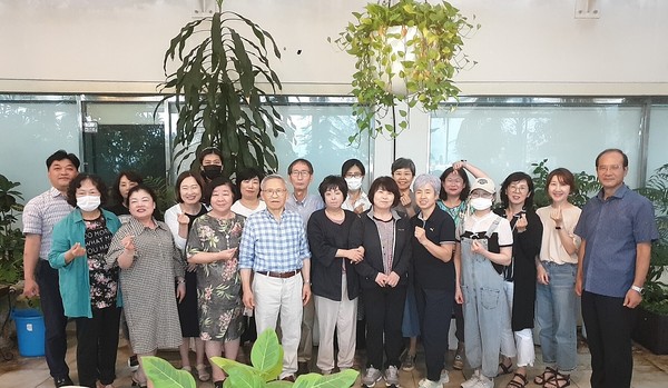 ▲ 구리시 시민정원사 양성 기초과정 수료식 개최 모습.
