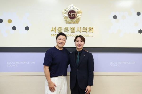 ▲ 신승환배우와 김규남의원.