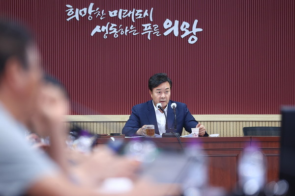 ▲ 김성제 의왕시장이 민선8기 공약사항 보고회를 주재하고 있다.