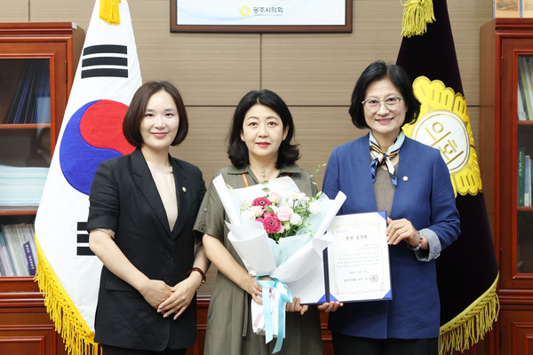 ▲ 7월 칭찬공무원 선정 기념촬영 모습.