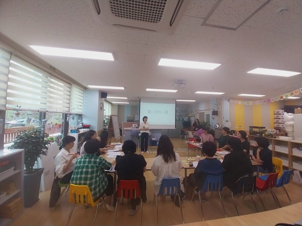 ▲ 파주시 돌봄기관 종사자 대상 청소년안전망사업 교육 실시 모습.