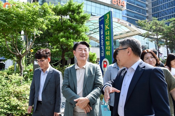 ▲ 김동근 의정부시장 서울디지털산단 방문 모습.