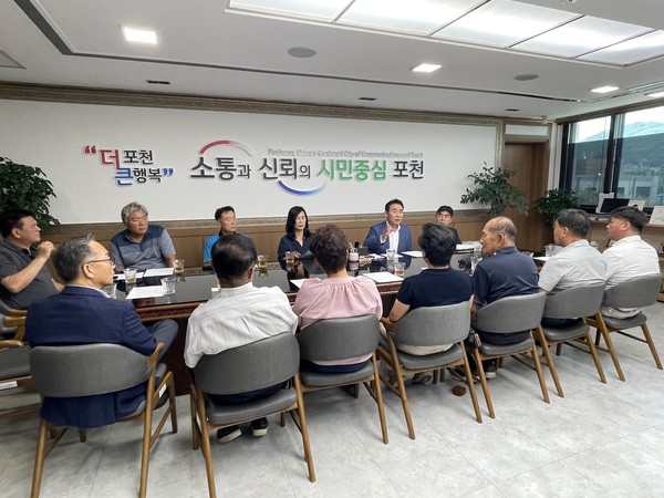 ▲ 포천시 드론작전사령부 창설관련 선단동·소흘읍 시장 간담회 개최 모습.