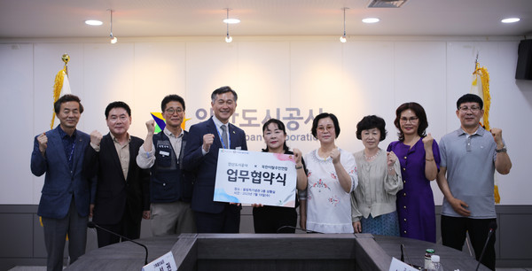 ▲ 안산도시공사-사단법인 북한이탈주민연합 안산지부 업무협약식.