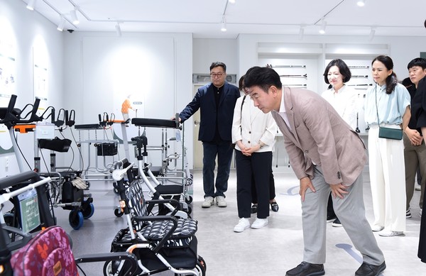 김동근 의정부시장, 어르신이 행복한 도시 만들고자 건강보험 고령친화연구센터 방문