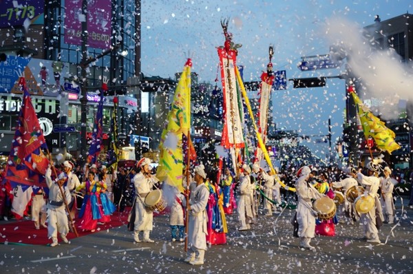 ▲ 바우덕이 축제 길놀이 행사 진행 모습.