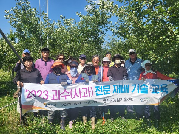 ▲ 연천군 사과 전문 재배 기술 교육 실시 모습.