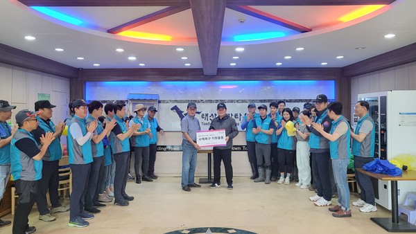 ▲ 한국마사회 방세권 부회장 겸 말산업본부장(가운데 오른쪽)과 임직원.