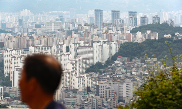 ▲ 서울 남산에서 바라본 도심 아파트의 모습. /뉴시스