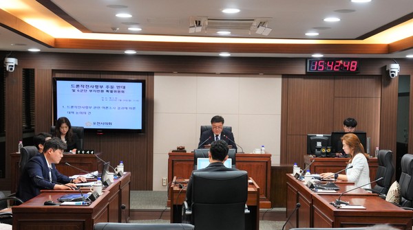 ▲ 드론전략사령부 주둔 반대 및 6군단 부지반환 특별위원회 회의 모습.