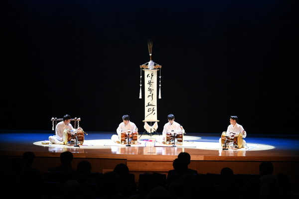 ▲ 제7회 동두천 전국농악경연대회 및 이담농악 두드림 대축제 진행 모습.