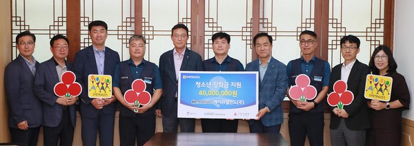 ▲ HL만도(주)·HL만도노동조합이 평택시에 장학금을 전달했다.