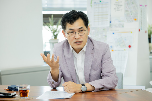 ▲ 집무실에서 발언중인 이기재 양천구청장.