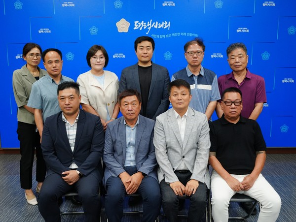 ▲ 평택시의회 이기형 산업건설위원장 '평택시 개인택시 조합원과의 현안 간담회' 개최 모습.