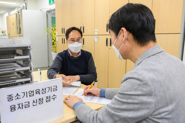 ▲ 양천구, 중소기업육성기금 융자금 신청 접수 현장.
