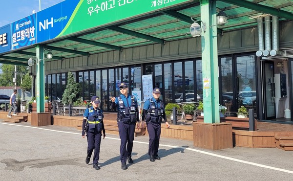 ▲ 포천시 어룡동 개성인삼농협 인근 특별치안활동 실시 모습.