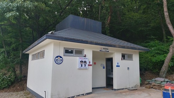 ▲ 강화군 관내 공중화장실 모습.