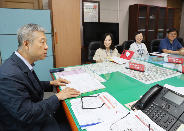 ▲ 정상구 옹진부군수가 자치법규 일제 점검 추진 보고회를 주재하고 있다.