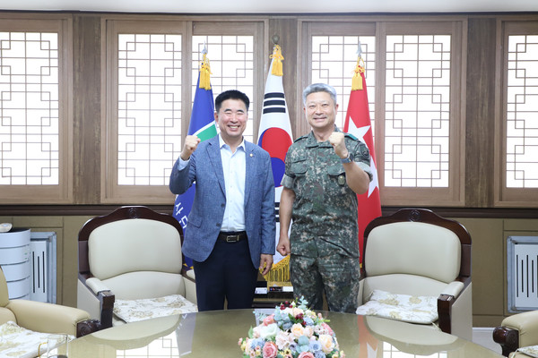 ▲ 오산시의회 성길용 의장, 제51사단 방문 격려 현장.