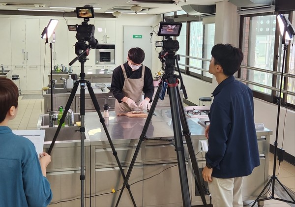 ▲ 의정부시보건소 치매안심센터 치매예방 동영상 뇌똑똑 식사법 제작 진행 모습.
