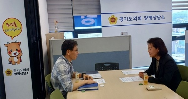 ▲ 박명숙 의원, 도립체육시설 운영관리 민간위탁 공모 관련 정담회 진행 모습.