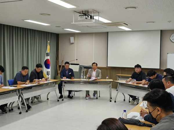 ▲ 이현재 하남시장이 미사 주민 간담회서 주요 현안 추진현황을 설명하고 있다.