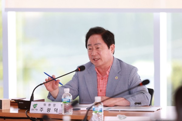▲ 주광덕 남양주시장이 슈퍼성장위원회 임시회를 주재하고 있다.